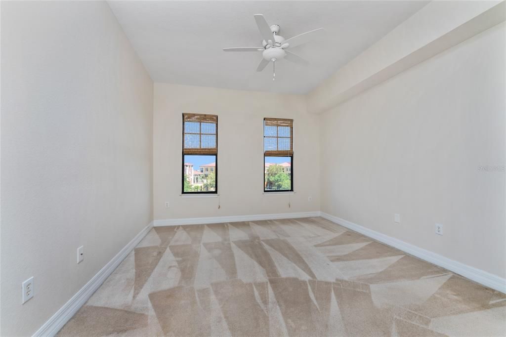 For Rent: $1,950 (3 beds, 2 baths, 1915 Square Feet)