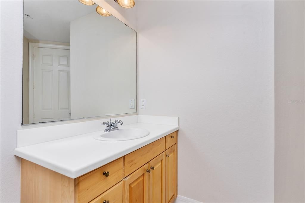 For Rent: $1,950 (3 beds, 2 baths, 1915 Square Feet)