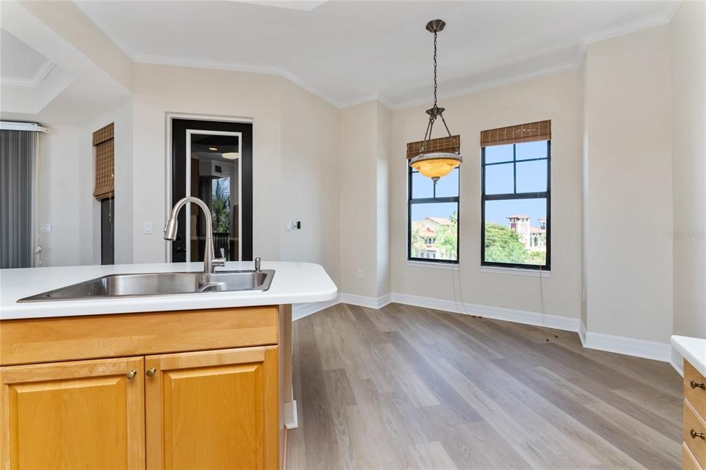 For Rent: $1,950 (3 beds, 2 baths, 1915 Square Feet)