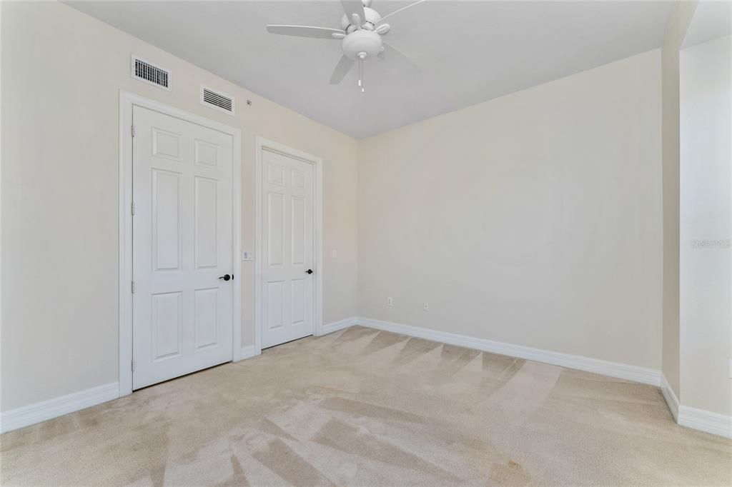 For Rent: $1,950 (3 beds, 2 baths, 1915 Square Feet)