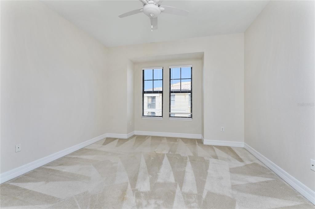 For Rent: $1,950 (3 beds, 2 baths, 1915 Square Feet)