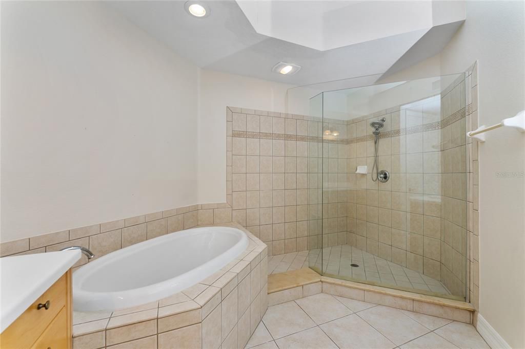 For Rent: $1,950 (3 beds, 2 baths, 1915 Square Feet)