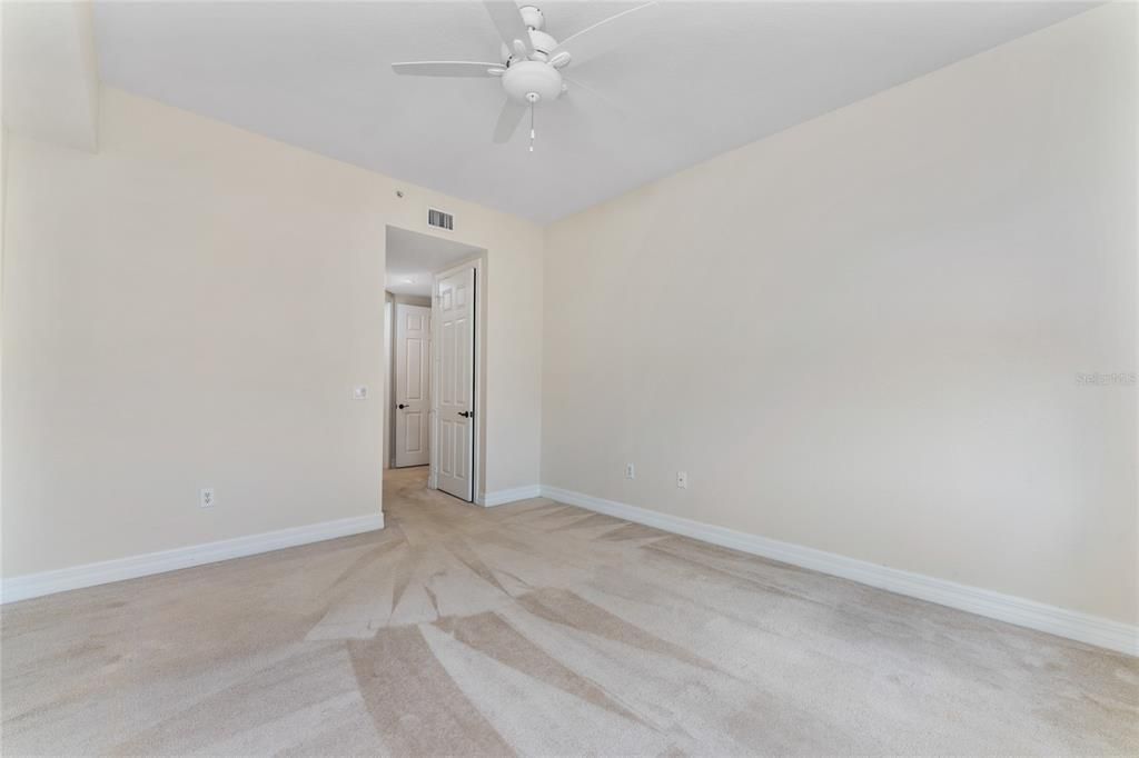 For Rent: $1,950 (3 beds, 2 baths, 1915 Square Feet)