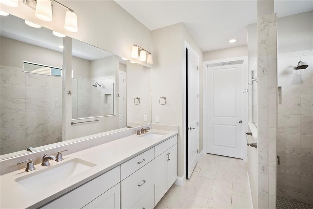 For Sale: $940,000 (4 beds, 4 baths, 3553 Square Feet)