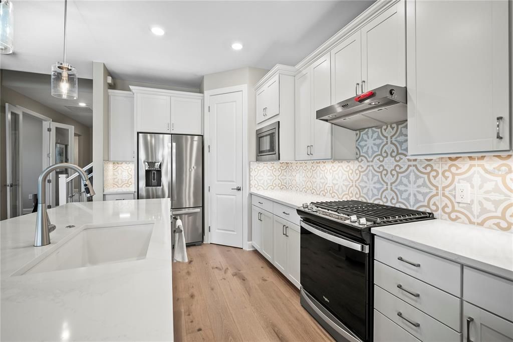 For Sale: $940,000 (4 beds, 4 baths, 3553 Square Feet)