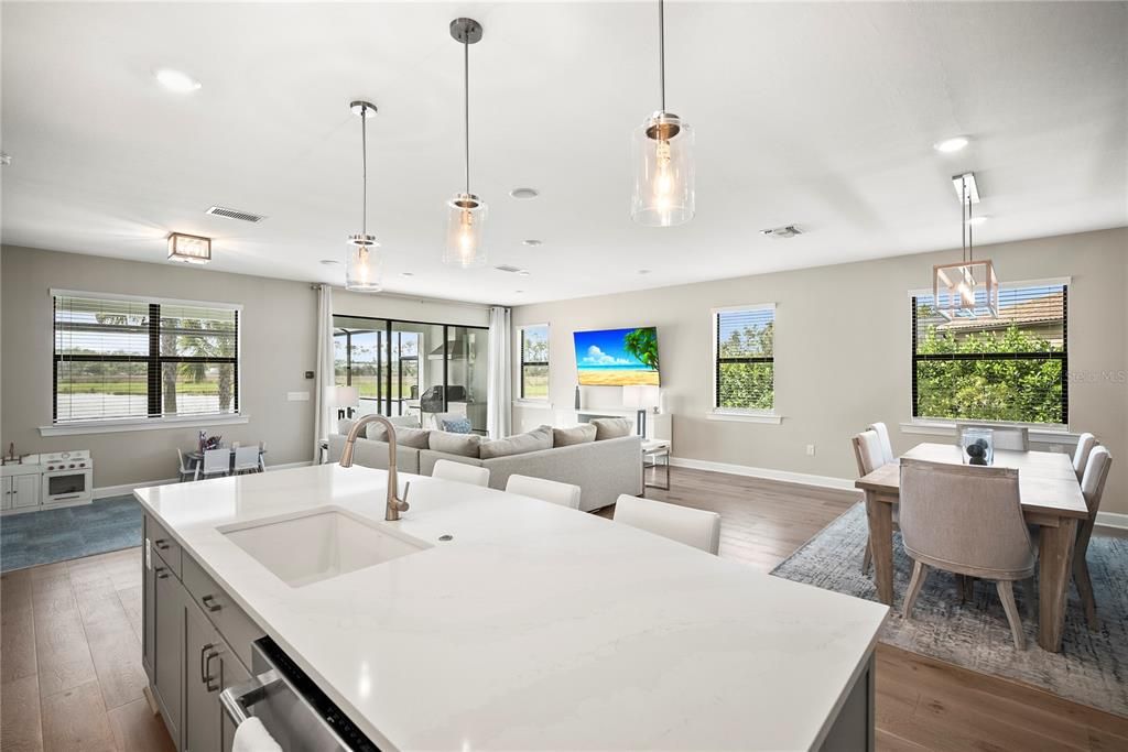 For Sale: $940,000 (4 beds, 4 baths, 3553 Square Feet)