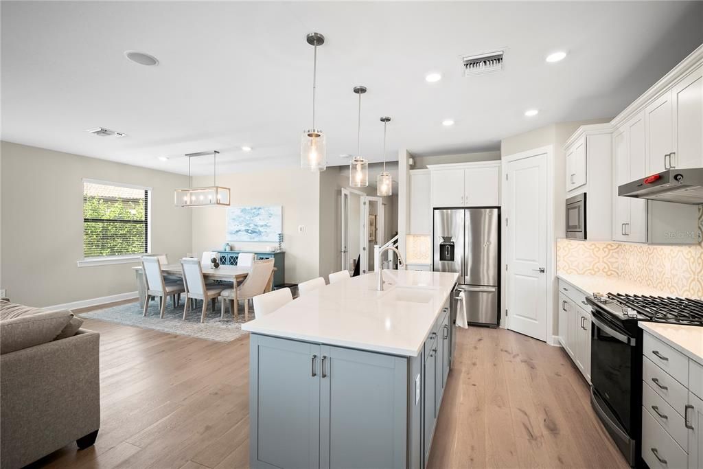 For Sale: $940,000 (4 beds, 4 baths, 3553 Square Feet)