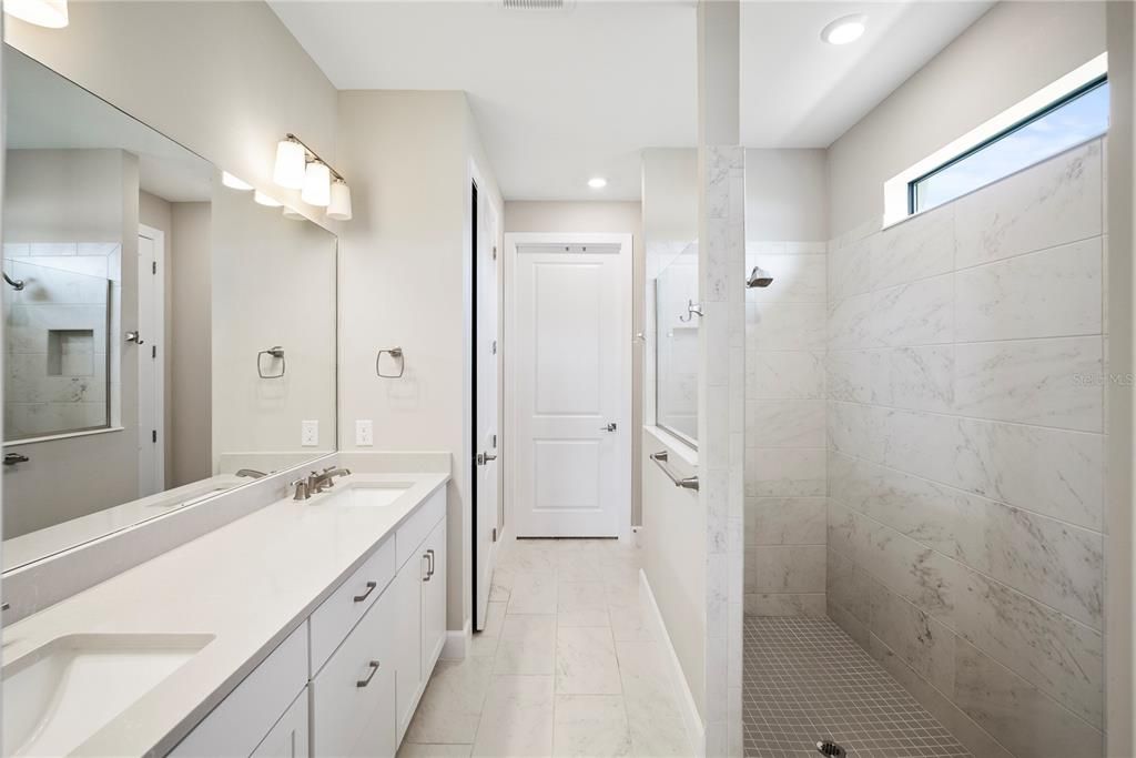For Sale: $940,000 (4 beds, 4 baths, 3553 Square Feet)