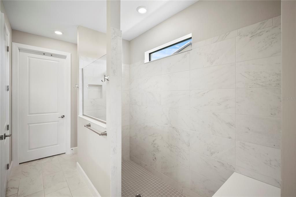 For Sale: $940,000 (4 beds, 4 baths, 3553 Square Feet)