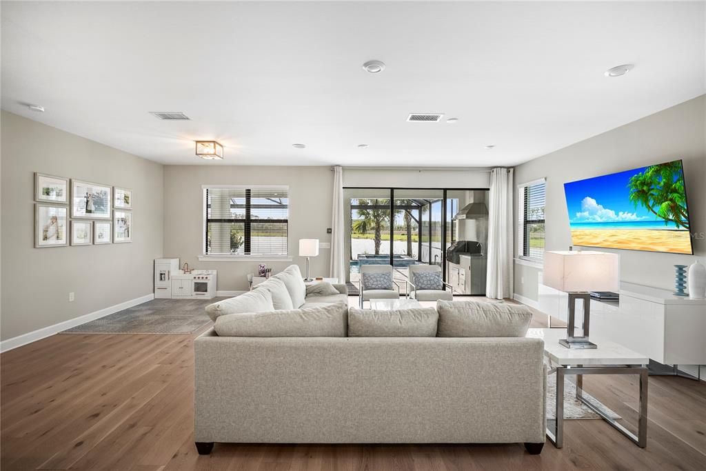 For Sale: $940,000 (4 beds, 4 baths, 3553 Square Feet)