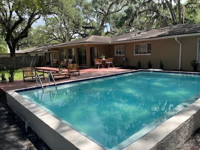 For Sale: $399,900 (3 beds, 1 baths, 1720 Square Feet)