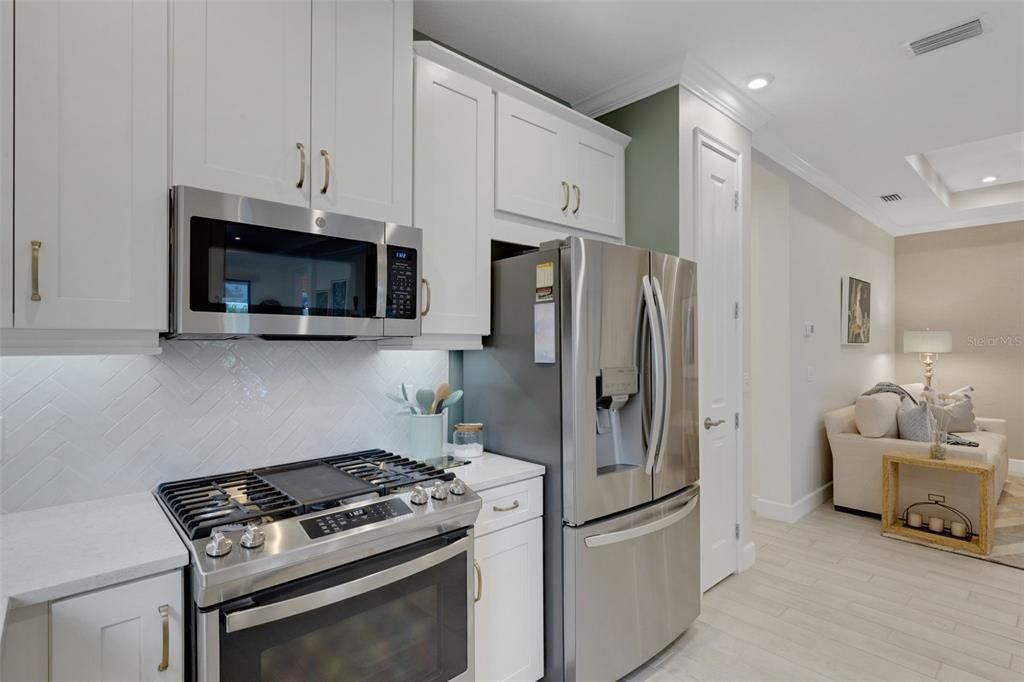 For Sale: $499,949 (2 beds, 2 baths, 1500 Square Feet)