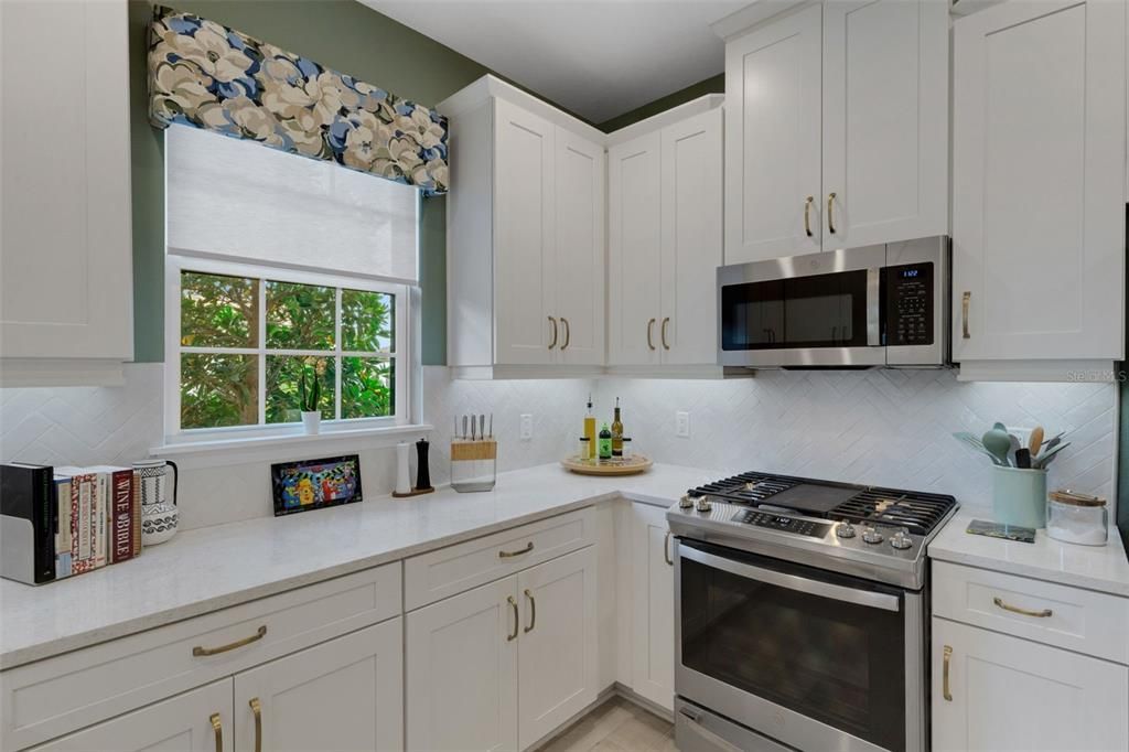 For Sale: $499,949 (2 beds, 2 baths, 1500 Square Feet)