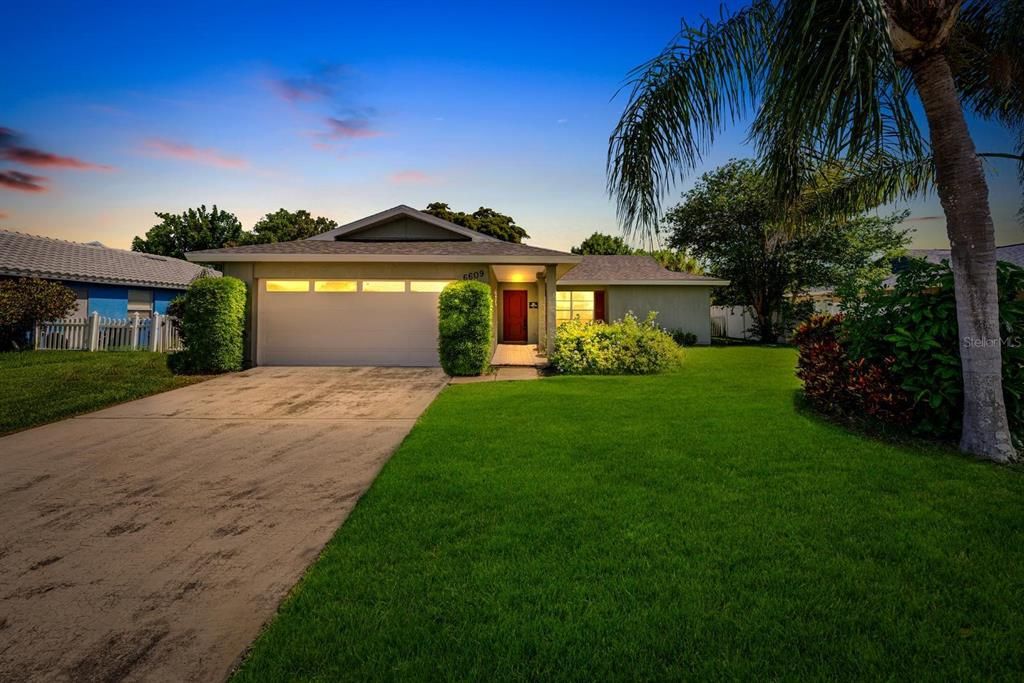 For Sale: $475,000 (3 beds, 2 baths, 1835 Square Feet)