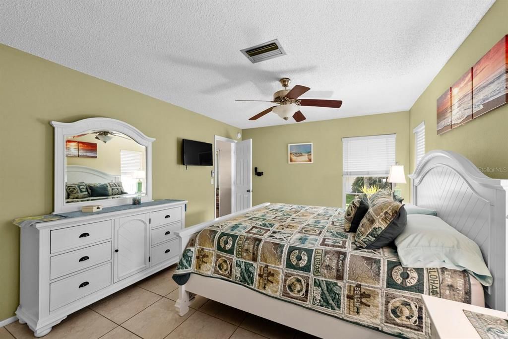 For Sale: $475,000 (3 beds, 2 baths, 1835 Square Feet)