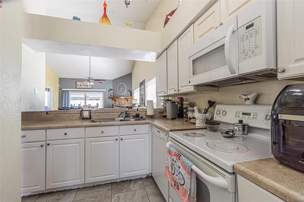 For Sale: $415,000 (3 beds, 2 baths, 1330 Square Feet)