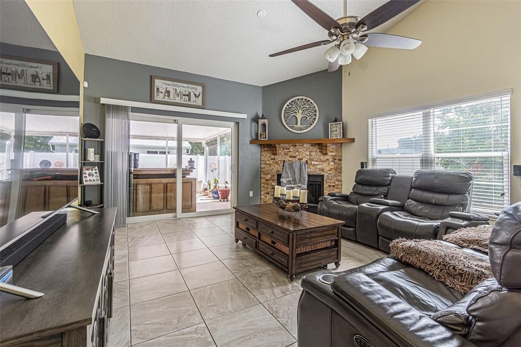 For Sale: $415,000 (3 beds, 2 baths, 1330 Square Feet)