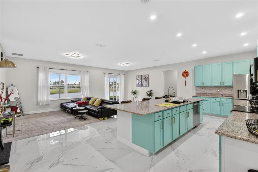 En Venta: $587,000 (4 camas, 3 baños, 2485 Pies cuadrados)