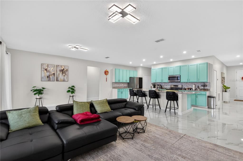 En Venta: $587,000 (4 camas, 3 baños, 2485 Pies cuadrados)