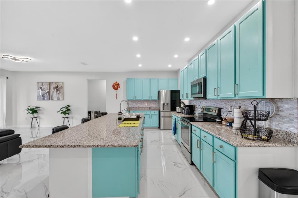 En Venta: $587,000 (4 camas, 3 baños, 2485 Pies cuadrados)