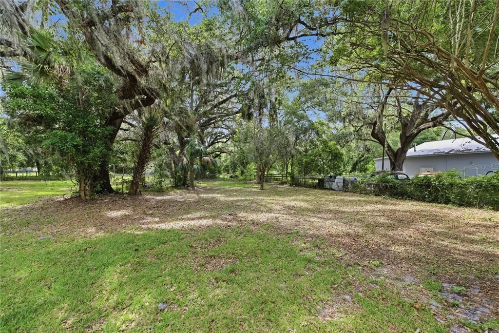 For Sale: $95,000 (2 beds, 1 baths, 832 Square Feet)