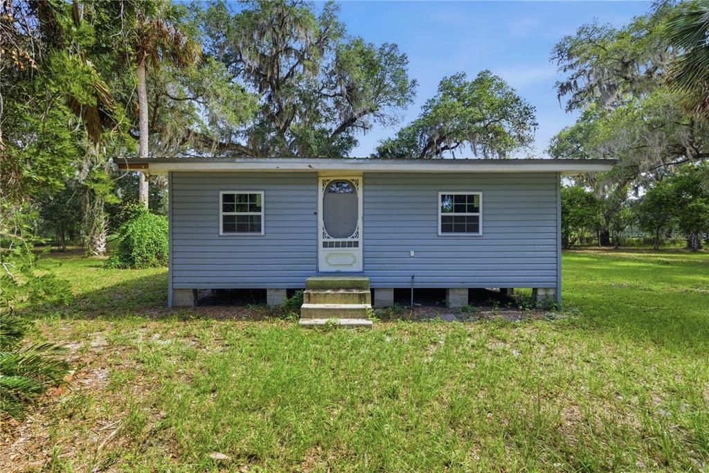 For Sale: $95,000 (2 beds, 1 baths, 832 Square Feet)