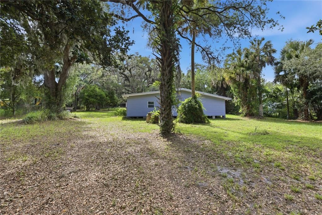 For Sale: $95,000 (2 beds, 1 baths, 832 Square Feet)