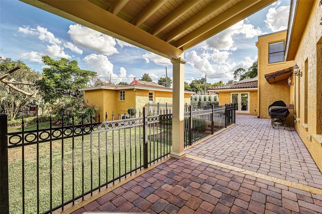For Sale: $1,400,000 (4 beds, 4 baths, 3776 Square Feet)