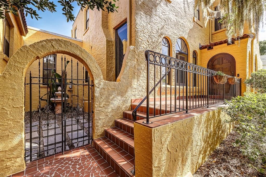 For Sale: $1,400,000 (4 beds, 4 baths, 3776 Square Feet)