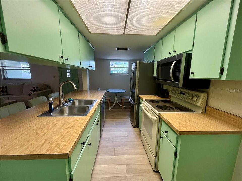 В аренду: $3,600 (4 спален, 3 ванн, 2323 Квадратных фут)