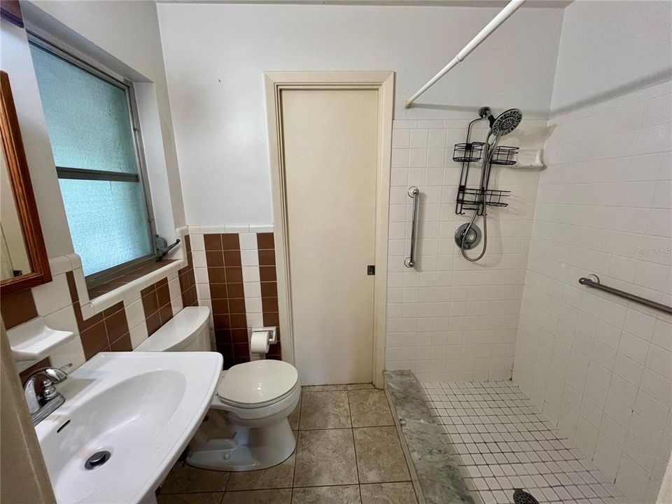В аренду: $3,600 (4 спален, 3 ванн, 2323 Квадратных фут)