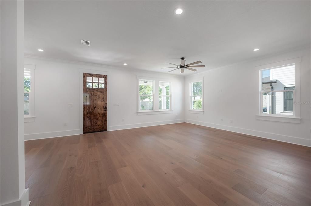 For Sale: $724,900 (3 beds, 2 baths, 2376 Square Feet)