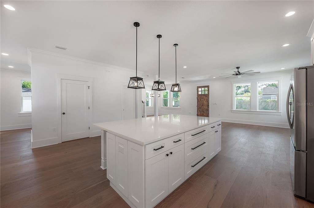 For Sale: $724,900 (3 beds, 2 baths, 2376 Square Feet)