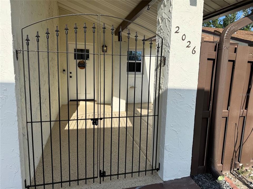 For Sale: $235,000 (2 beds, 2 baths, 1131 Square Feet)