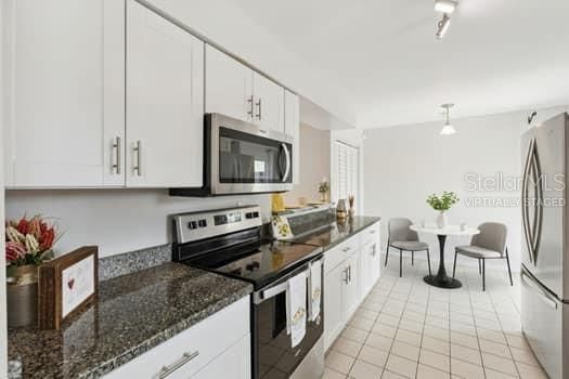 For Sale: $235,000 (2 beds, 2 baths, 1131 Square Feet)