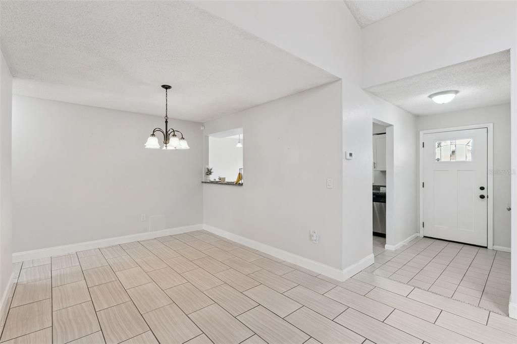 For Sale: $235,000 (2 beds, 2 baths, 1131 Square Feet)