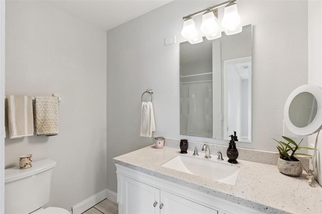 For Sale: $235,000 (2 beds, 2 baths, 1131 Square Feet)