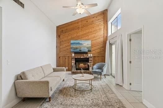 For Sale: $235,000 (2 beds, 2 baths, 1131 Square Feet)
