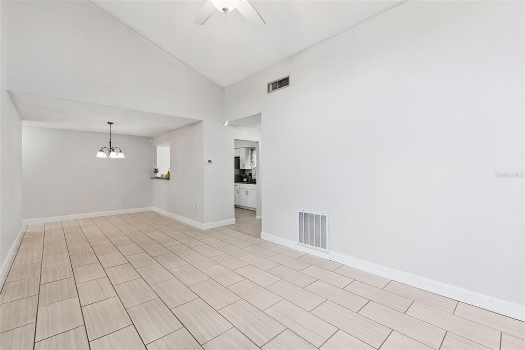 For Sale: $235,000 (2 beds, 2 baths, 1131 Square Feet)