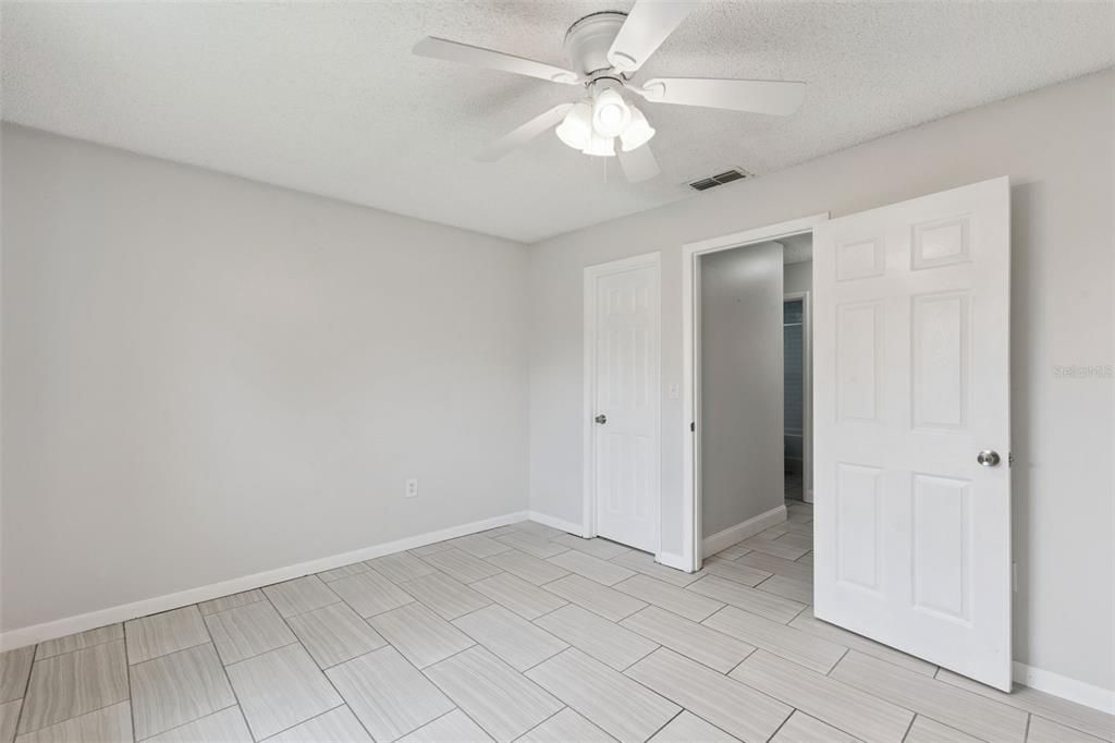 For Sale: $235,000 (2 beds, 2 baths, 1131 Square Feet)