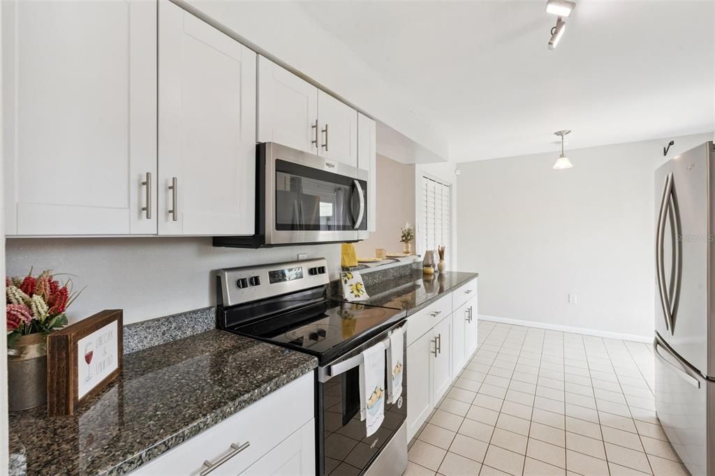 For Sale: $235,000 (2 beds, 2 baths, 1131 Square Feet)