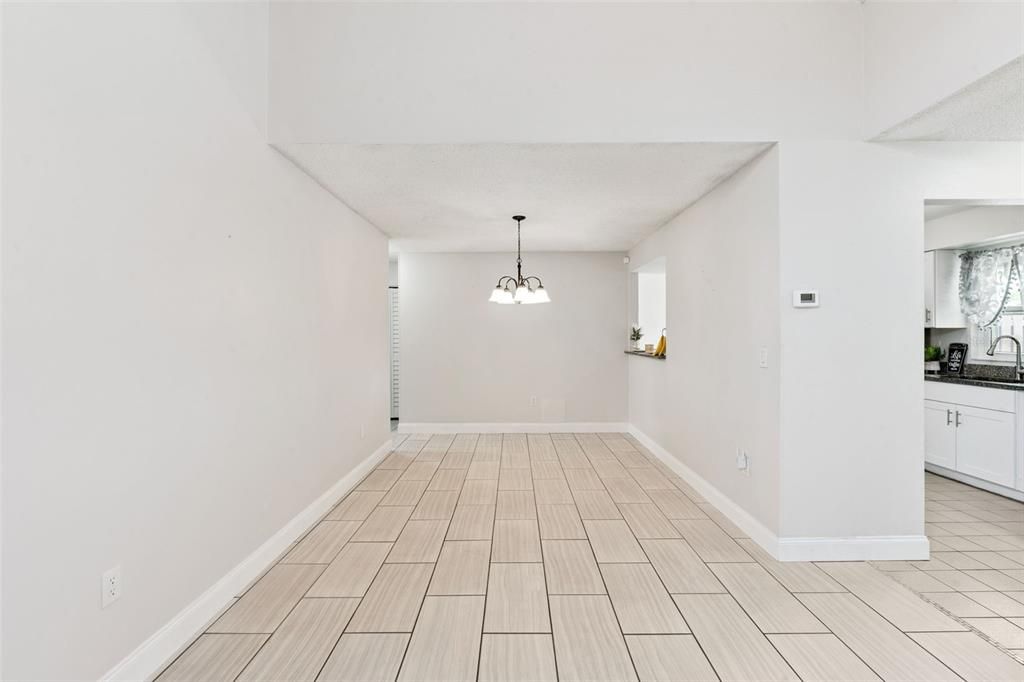 For Sale: $235,000 (2 beds, 2 baths, 1131 Square Feet)