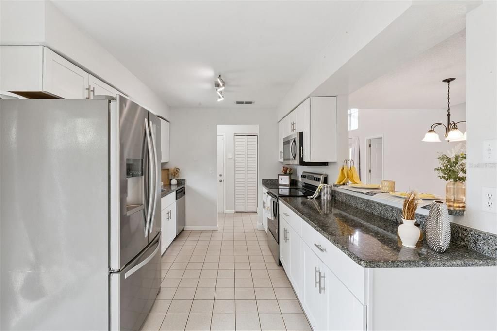 For Sale: $235,000 (2 beds, 2 baths, 1131 Square Feet)