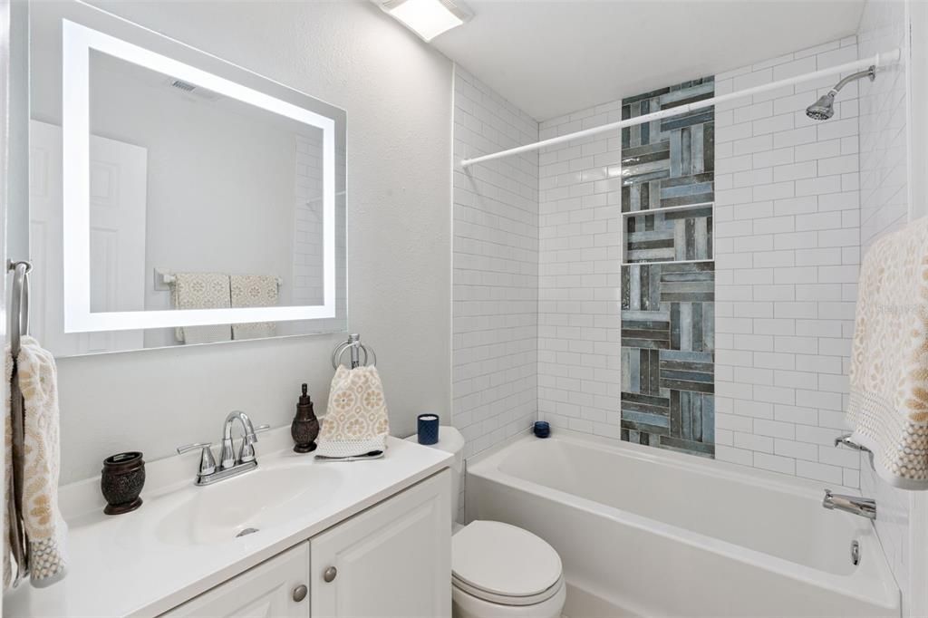 For Sale: $235,000 (2 beds, 2 baths, 1131 Square Feet)