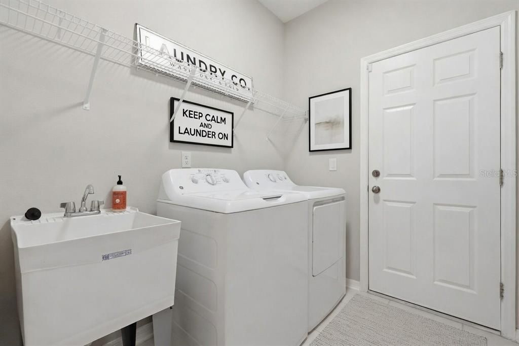 For Sale: $385,000 (3 beds, 2 baths, 2076 Square Feet)