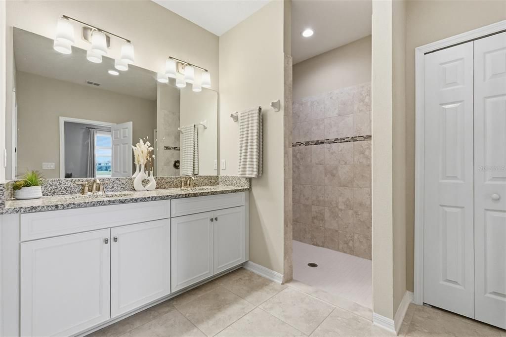 For Sale: $385,000 (3 beds, 2 baths, 2076 Square Feet)