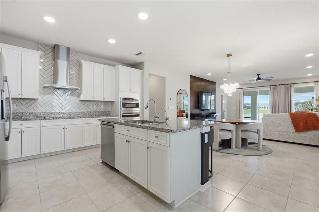 For Sale: $385,000 (3 beds, 2 baths, 2076 Square Feet)