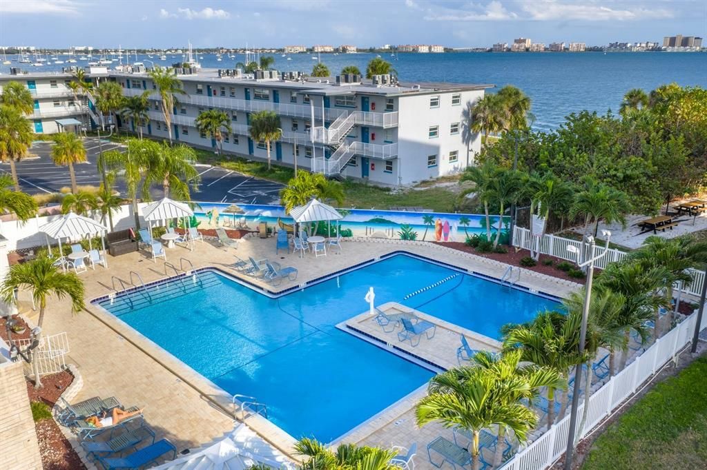 For Sale: $199,000 (1 beds, 1 baths, 1060 Square Feet)
