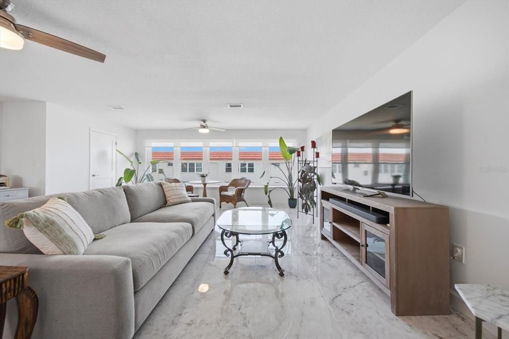 For Sale: $199,000 (1 beds, 1 baths, 1060 Square Feet)