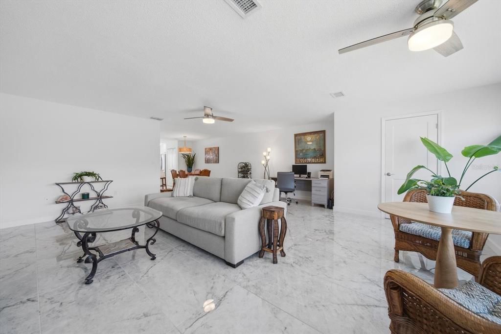 For Sale: $199,000 (1 beds, 1 baths, 1060 Square Feet)